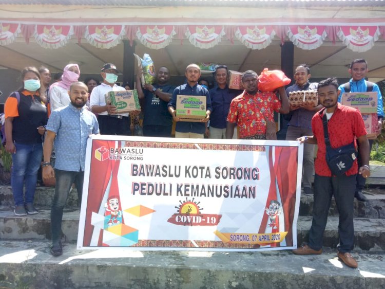 PERINGATI HUT, BAWASLU KOTA SORONG SAMBANGI PANTI ASUHAN