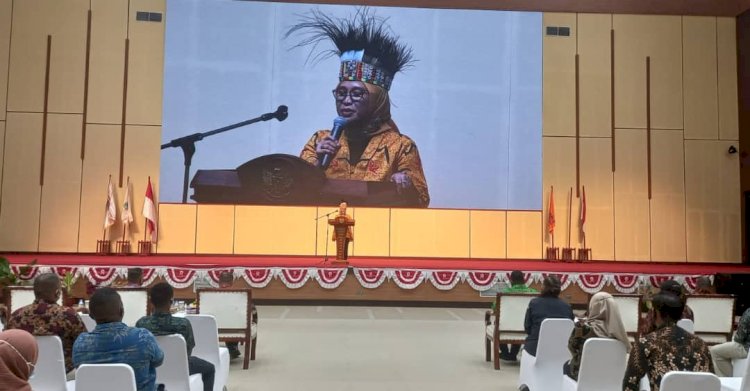 DR. Ratna Dewi Pettalolo, SH, MH, membuka SKPP Bawaslu Kota Sorong