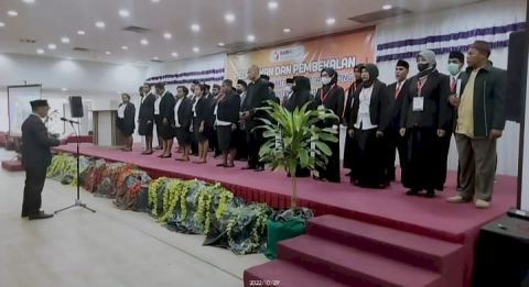 Bawaslu Kota Sorong Lantik 30 Panwaslu Kecamatan