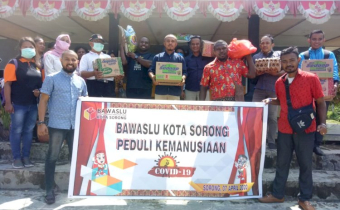 PERINGATI HUT, BAWASLU KOTA SORONG SAMBANGI PANTI ASUHAN