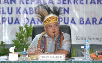 Sekjen Bawaslu RI Gunawan Suswantoro melakukan seleksi jabatan Kasek Bawaslu Kabupaten/Kota di Sorong, Papua Barat
