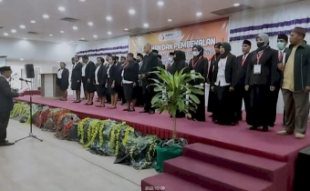 Bawaslu Kota Sorong Lantik 30 Panwaslu Kecamatan
